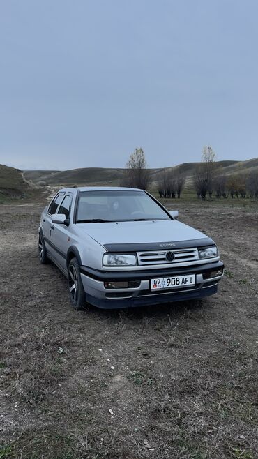 Volkswagen: Volkswagen Vento: 1993 г., 1.8 л, Механика, Бензин, Седан