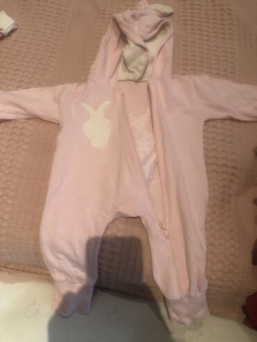 Dəstlər: Körpə geyim dəsti - 3 ədəd qalın, ayaqlı tulum: - Açıq mavi rəngdə — 33