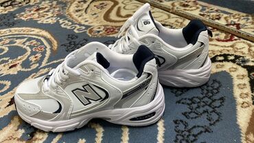 адидас кроссовки оригинал: Кроссовки, 37, New Balance, Б/у, цвет - Белый