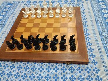 шахматы деревянные: Продаю шахматы. Шахматные фигуры в виде подводного мира, доска