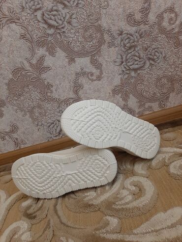Women's Sneakers and athletic shoes: Ölçü: 38, rəng - Ağ, Yeni -da lalafo.az — 4 Women's Sneakers and athletic shoes: Ölçü: 38, rəng - Ağ, Yeni — 4