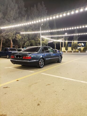 Mercedes-Benz: Mercedes-Benz E 200: 2 l | 2000 il Sedan — 3