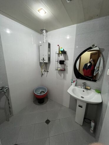 Köhnə tikili: Lelinqrad proyekt köhnə tikili 5/4 mərtəbə 4 otaq. 8 mikrorayon köhnə — 12