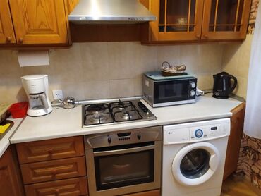 продажа недвижимости в баку: 28 may metrosuna yaxin Xaqani 106 kucesinde yerlesen 2/5 3 otaqli 75