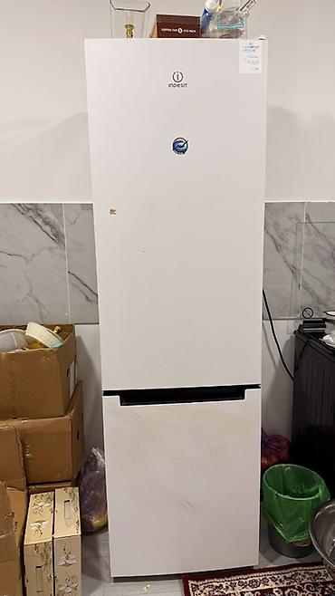 Холодильник Indesit с нижней морозильной камерой. Основные