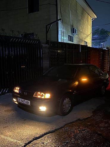 devo lasetti: Opel Vectra: 1995 г., 1.8 л, Механика, Бензин, Лифтбек — 10