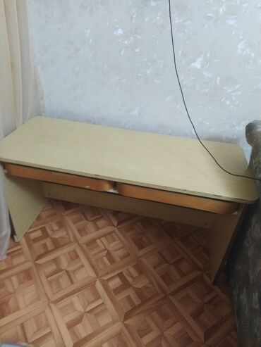 отдам даром детскую кроватку: Парта школьная, отдам даром