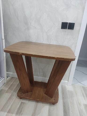 taxt 2ci əl: Taxta çay/jurnal masası - Material: ağac/laminat örtüklü - Rəng — 1