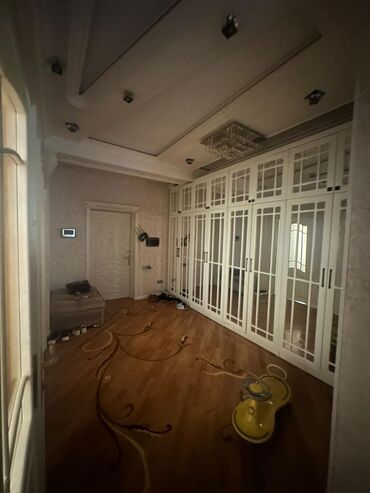 İşlənmiş, Düz dolab, Dəhliz dolabı