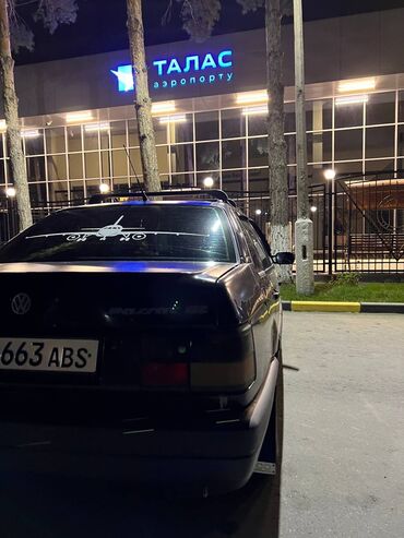 авто из кореи в наличии в бишкеке: Черный седан Volkswagen Passat B3, оснащенный багажником на крыше