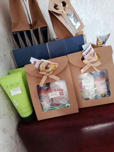 Подарочные упаковки: Подарочные упаковки - Бумажный пакет с ручками: плотный картон at lalafo.kg — 13 Подарочные упаковки: Подарочные упаковки - Бумажный пакет с ручками: плотный картон — 13