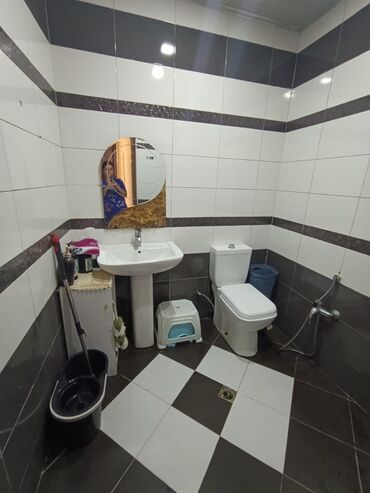 Otaqların satışı: Xanim otaq yoldasi axtarilir. Unvan Hezi aslinov,metroya 5deq — 8