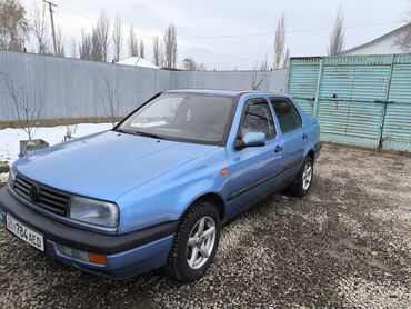 Транспорт: Volkswagen Vento: 1992 г., 1.8 л, Механика, Бензин, Седан