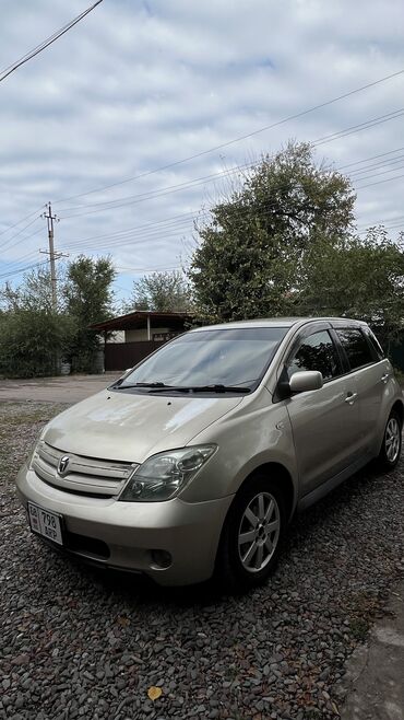 крыло спринтер: Toyota ist: 2003 г., 1.3 л, Вариатор, Бензин, Седан