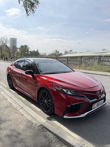 121: Toyota Camry: 2021 г., Автомат, Бензин, Седан — 2