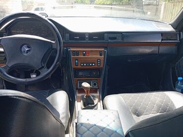 Mercedes-Benz: Mercedes-Benz 250: 2.5 l | 1991 il Van body type — 12