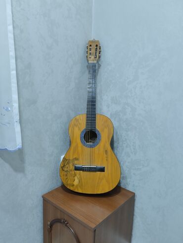 аксессуары для классической гитары: Qitara, qırığı yoxdur