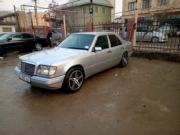 Mercedes-Benz: Mercedes-Benz 220: 1995 г., 2.2 л, Механика, Бензин, Седан