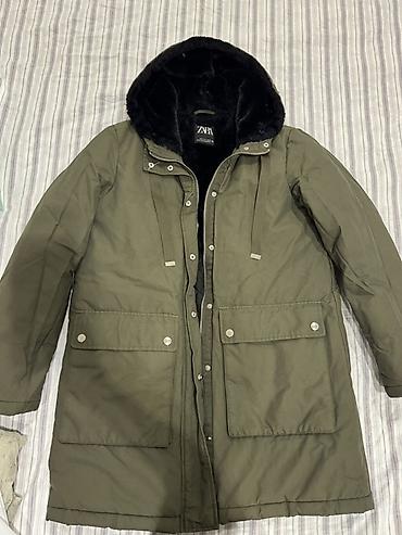 ZARA — теплая парка с меховой подкладкой Есть меховой черный воротник