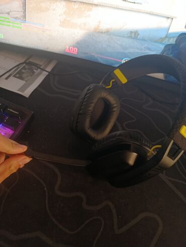 наушник игровой: Проводные накладные/полноразмерные наушники для ПК/консоли. -