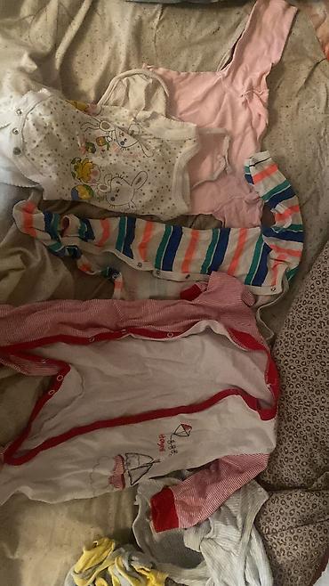 детские вещи для новорожденных: Продам 3 больших пакета детской одежды для девочки. С рождения до — 1