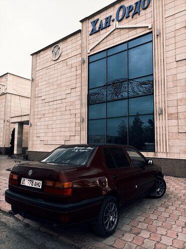пресс вол: Volkswagen Vento: 1993 г., 1.8 л, Механика, Газ, Седан