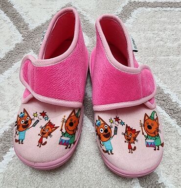 скидки на обувь бишкек: Тапочки детские. Размер 28, размер стельки 18 см. Новые не носили