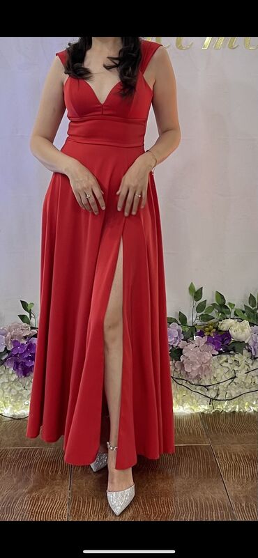 длинное красное вечернее платье: Вечернее платье, Коктейльное, Длинная модель, Атлас, M (EU 38)