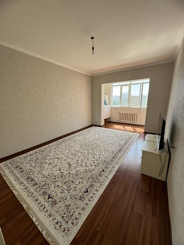 продаю однокомнатную квартиру в аламедин1: 1 комната, 35 м², 105 серия, 8 этаж, Евроремонт