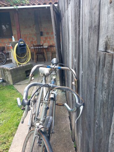 farmerke tamno sive: Dva sportska bicikla na prodaju.Odlično su očuvana i u voznom su