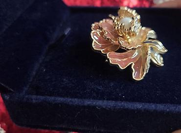 xarı bulbul broş: 🌺 Gül formalı qaşlı broş 🌸 Çəhrayı-şaftalı tonlarda 🌷 Qızıl suyuna — 6