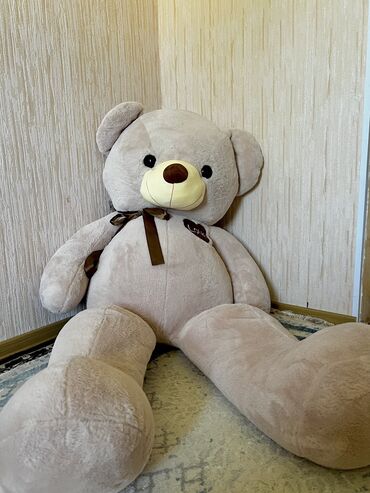 Игрушки: Срочно продаётся большой плюшевый медведь 🐻! Почти новая! Высота 1.60