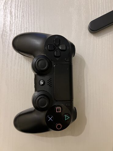 аренда плейстейшен 4: Sony 4 Dualshock ela iştəyir 50 manata satıram Memar əcəmidə baxa