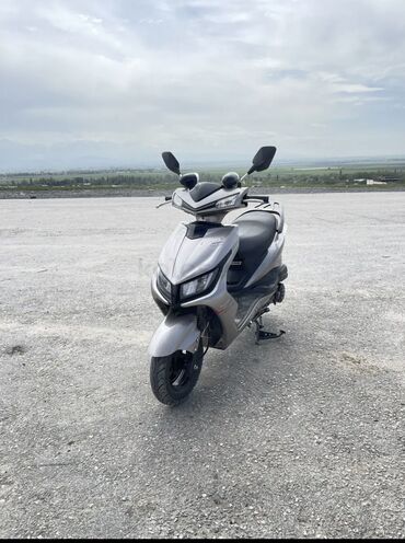 Мотоциклы и мопеды: Скутер 150 куб. см, Бензин, Новый