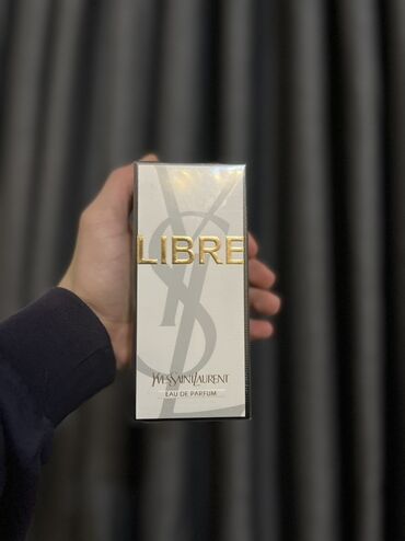 Ətriyyat: Yves Saint Laurent-dən Libre Eau de Parfum. Ətir qadınlar üçün nəzərdə
