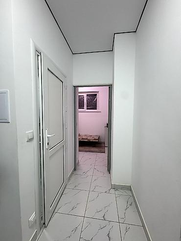 квартира долгосрочный: Студия с отдельным входом - Планировка: прихожая, просторная комната — 4