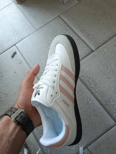 Patike: Adidas Samba patike

Novo
Brojevi 36 do 46

fb Moja Kupovina 1 — 5