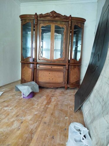 Həyət evləri və villaların satışı: İşlənmiş, Açılan, 4 qapılı Düz dolab, Stenka