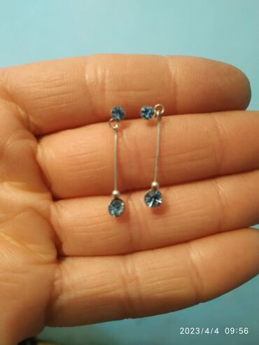 кольцо с бриллиантом бишкек цена: Серебряные серьги с подвеской с голубыми камешками. длина-2см