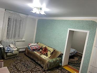 Продажа коттеджей и домов: Дом находится город Балыкчы. Заезжай и живи. Есть септик. Рядом с — 8
