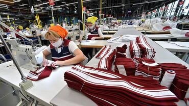 ботинки для трекинга: Требуются швеи надомницы шьем только спортивные костюмы без утюга