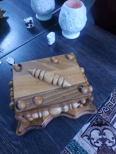 деревянные шкатулки ручной работы: Продаю деревянную шкатулку, ручная работа. Длина 20 см, ширина 15 см