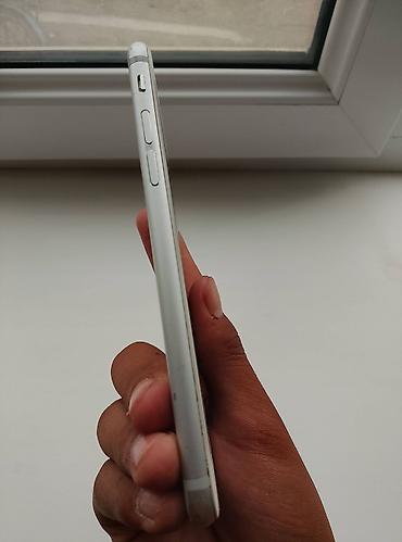 Apple iPhone: IPhone 6s, серебристый - Дисплей 4.7" Retina (1334×750), 3D Touch - — 4
