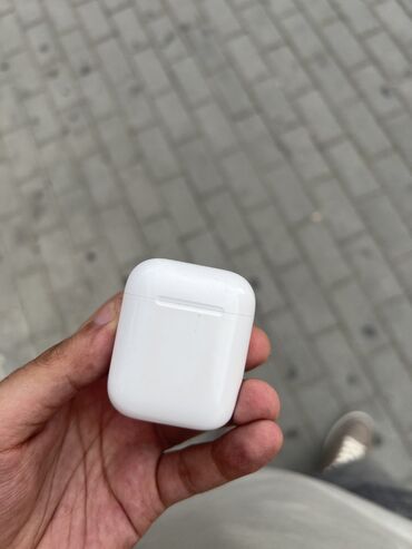 airpods max: Продаю airpods 2 поколение, б/у, хорошо работают, не глючат, хороший