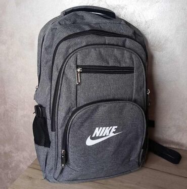 Torbe: Podeljeni unutrašnji deo + srednji i dva mala dela, skladište za piće — 25