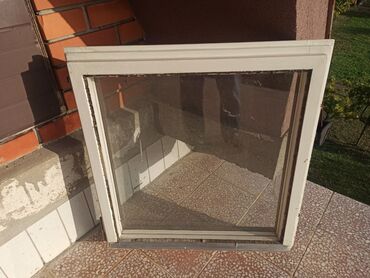 Prozori: Dva prozora bez okvira: veći 69x71,5cm duplo staklo i manji 50x47,5 — 8