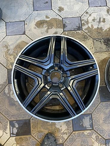 Диски: Комплект из 4 легкосплавных дисков AMG. - Диаметр: 20" (визуально — 2