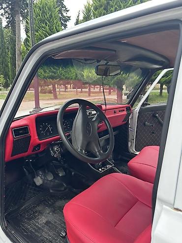 avto aksesuar kredit: VAZ 2107, ağ rəng, salon yenilənmiş. Xüsusiyyətlər: - Korpus: sedan — 3