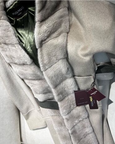 длинное трикотажное платье с капюшоном: Пальто Mala MAti Collection - Модель: женское пальто-халат с поясом -