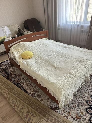 160: Двуспальная кровать из массива дерева с простым и надежным каркасом — 1